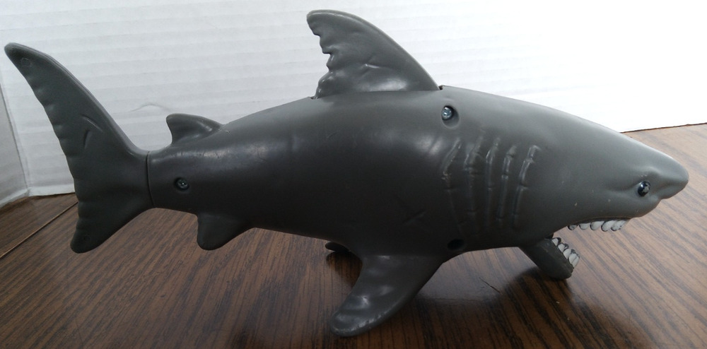 7 1/2 Inch Plastic Shark With Working Jaw